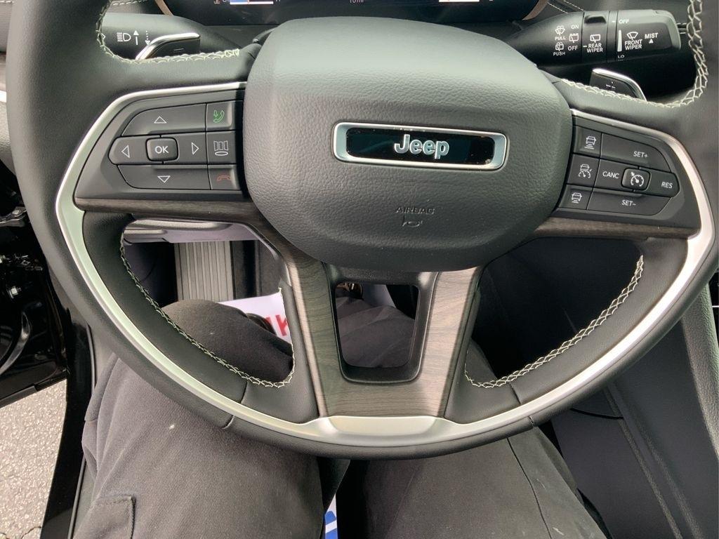 new 2025 Jeep Grand Cherokee car, priced at $43,715