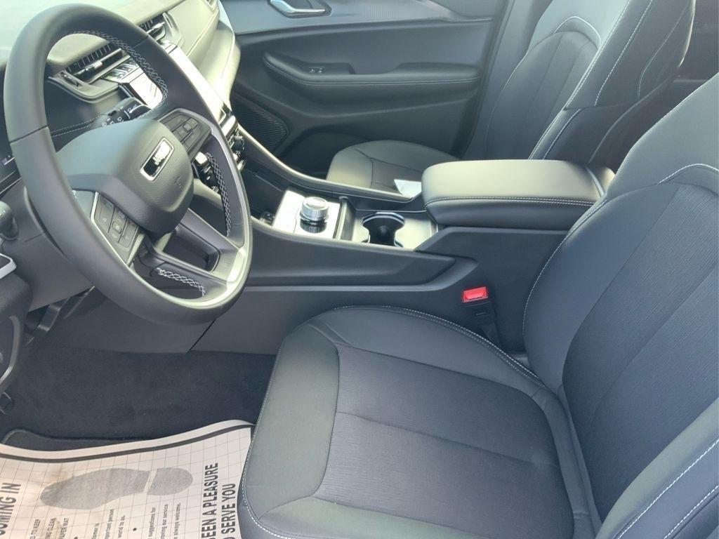 new 2025 Jeep Grand Cherokee car, priced at $31,575