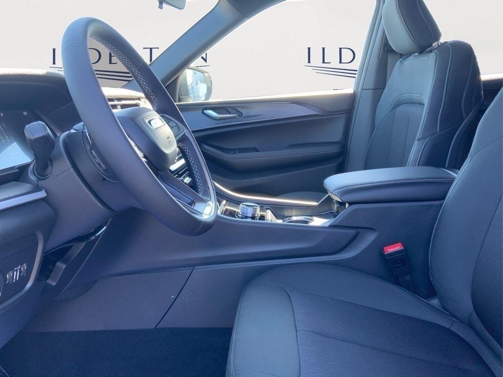 new 2025 Jeep Grand Cherokee car, priced at $33,280