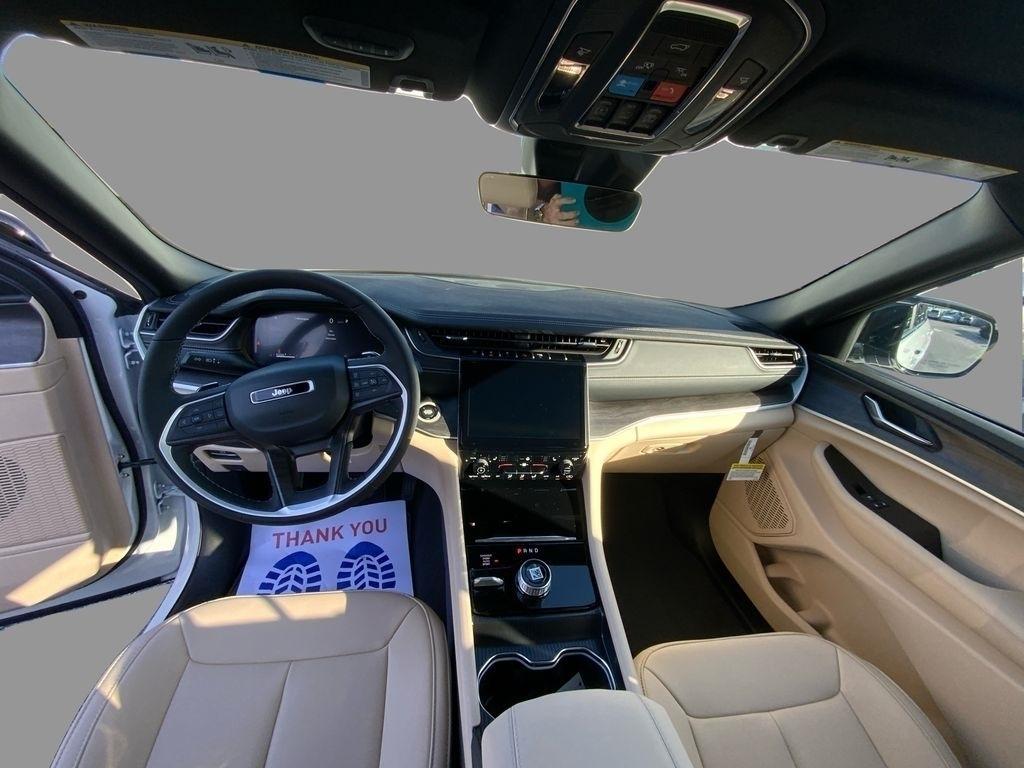 new 2025 Jeep Grand Cherokee car, priced at $40,915