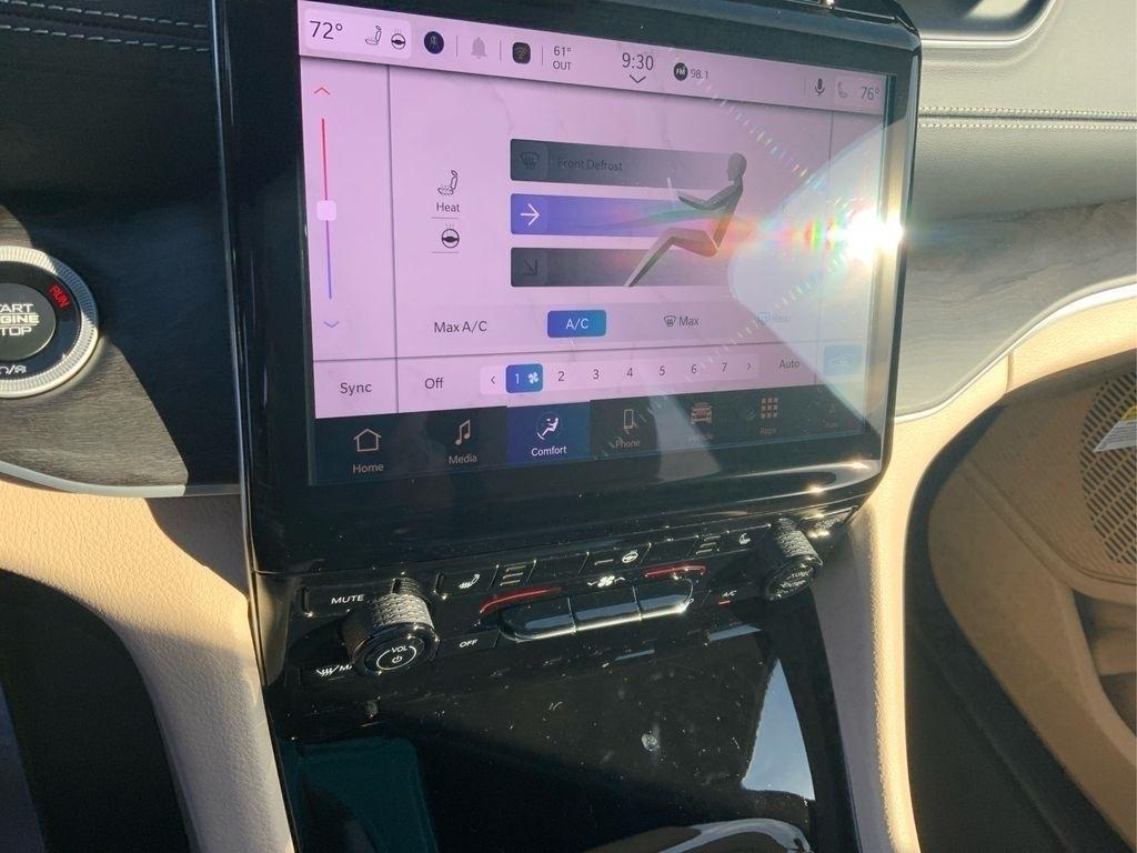 new 2025 Jeep Grand Cherokee car, priced at $40,915