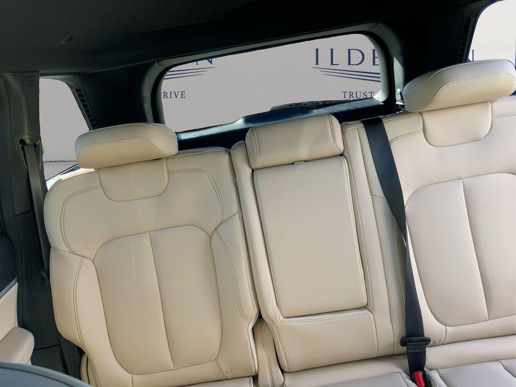 new 2025 Jeep Grand Cherokee car, priced at $37,900