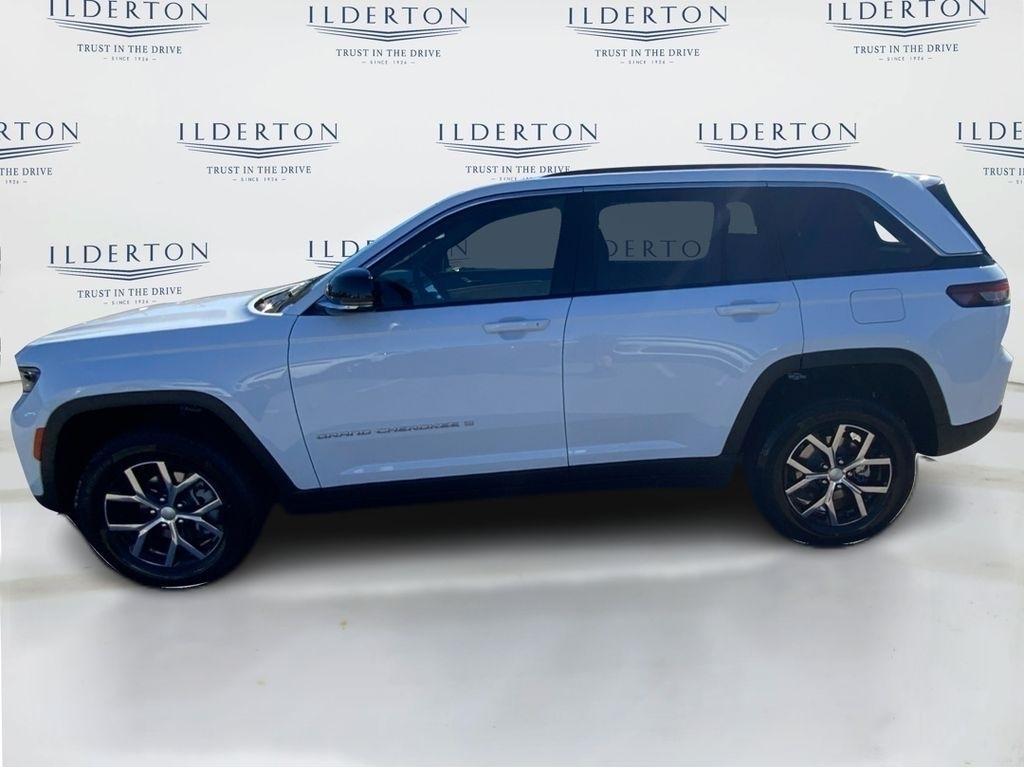 new 2025 Jeep Grand Cherokee car, priced at $37,900