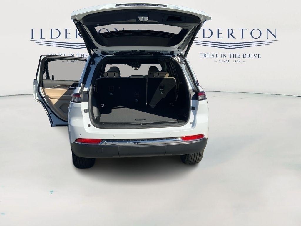 new 2025 Jeep Grand Cherokee car, priced at $37,900