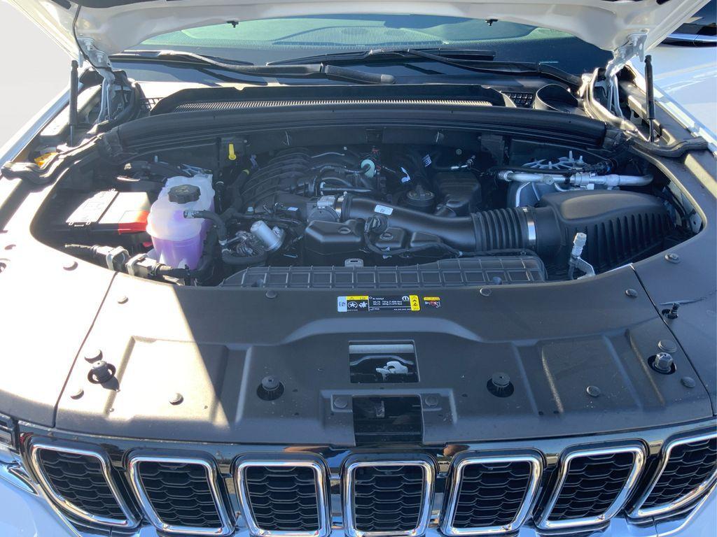 new 2025 Jeep Grand Cherokee car, priced at $37,900