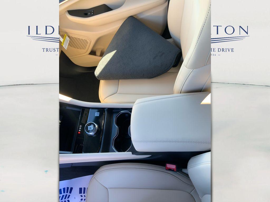 new 2025 Jeep Grand Cherokee car, priced at $37,900