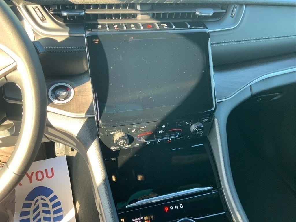 new 2025 Jeep Grand Cherokee car, priced at $42,220