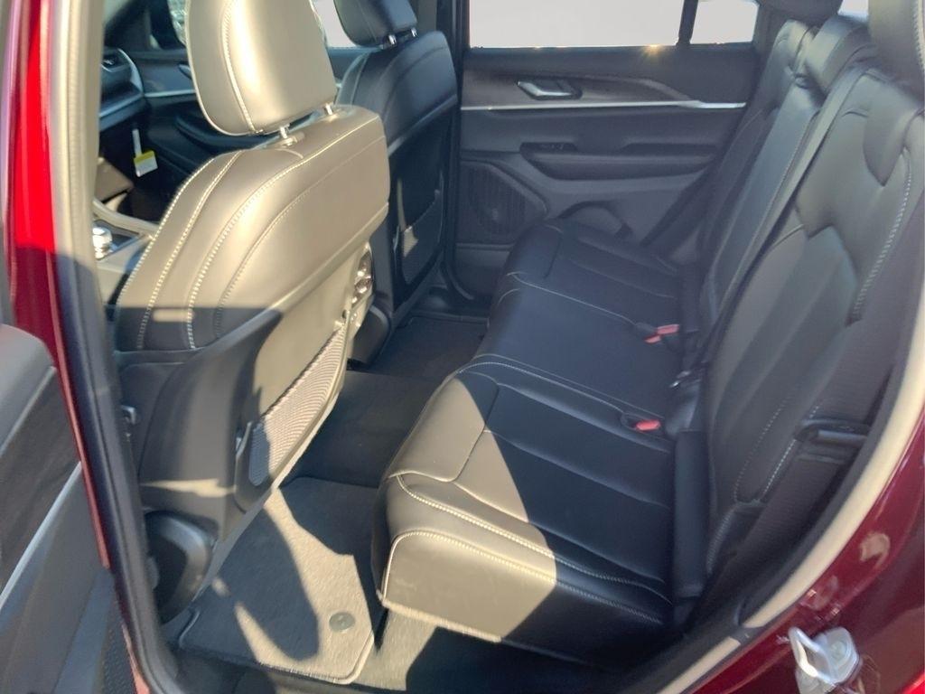 new 2025 Jeep Grand Cherokee car, priced at $42,220