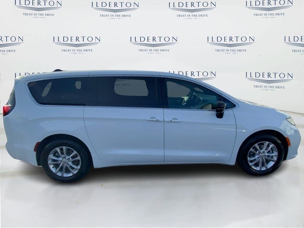 new 2026 Chrysler Pacifica car, priced at $40,995