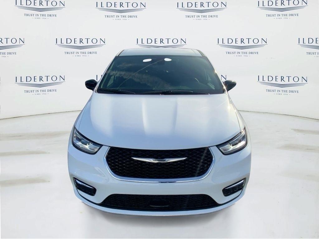 new 2026 Chrysler Pacifica car, priced at $40,995