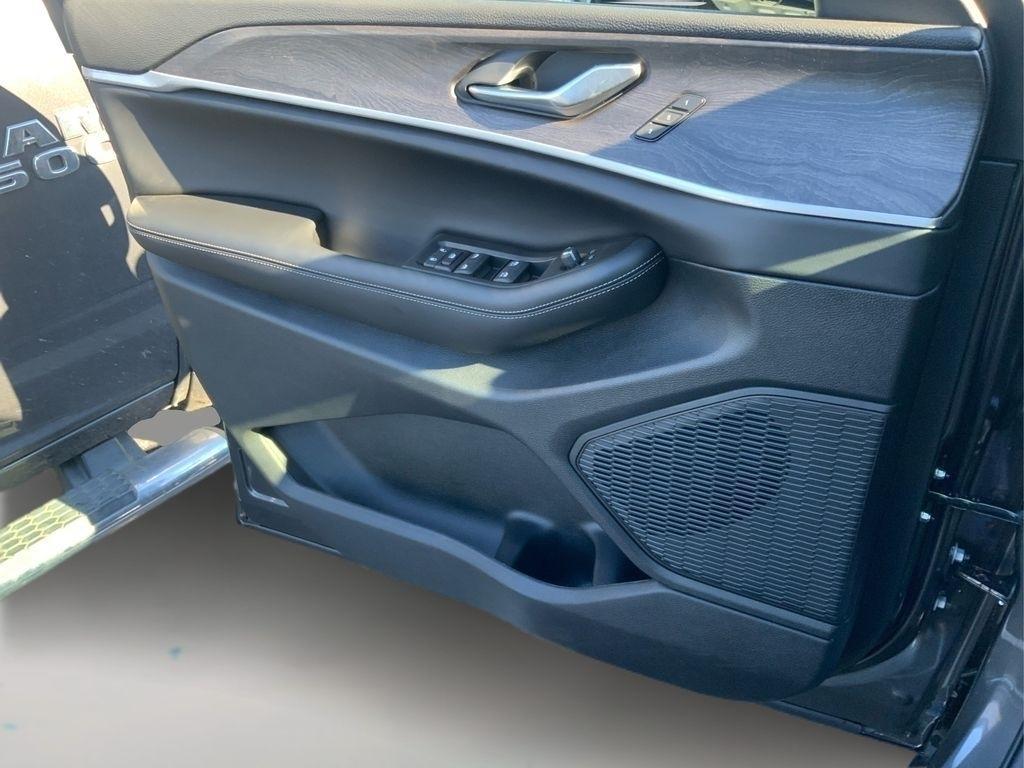 new 2025 Jeep Grand Cherokee car, priced at $46,235