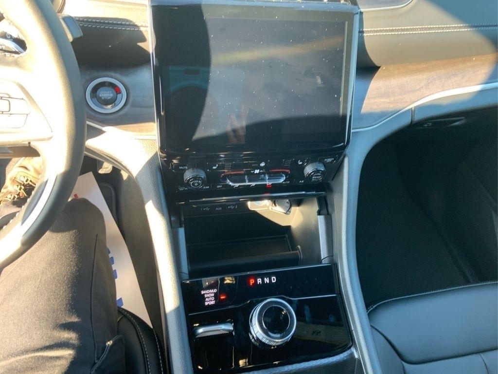new 2025 Jeep Grand Cherokee car, priced at $45,735