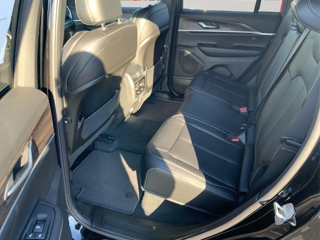 new 2025 Jeep Grand Cherokee car, priced at $45,735