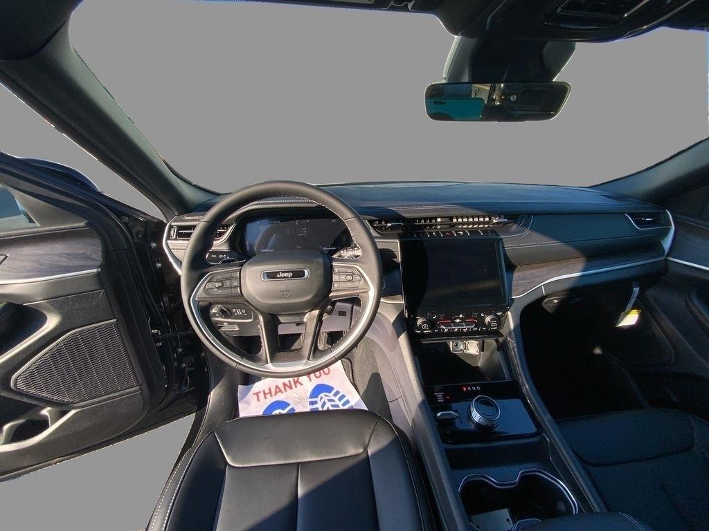 new 2025 Jeep Grand Cherokee car, priced at $45,735