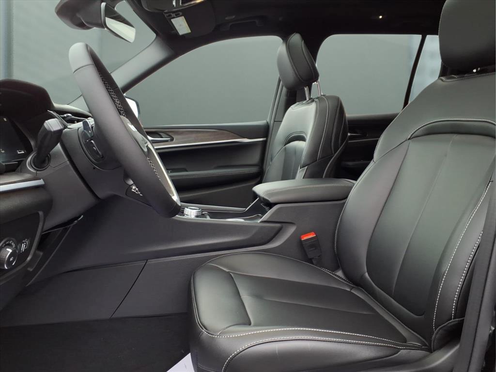 new 2025 Jeep Grand Cherokee car, priced at $45,735