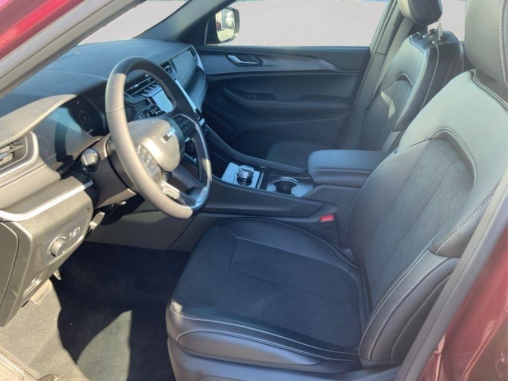 new 2025 Jeep Grand Cherokee car, priced at $40,370