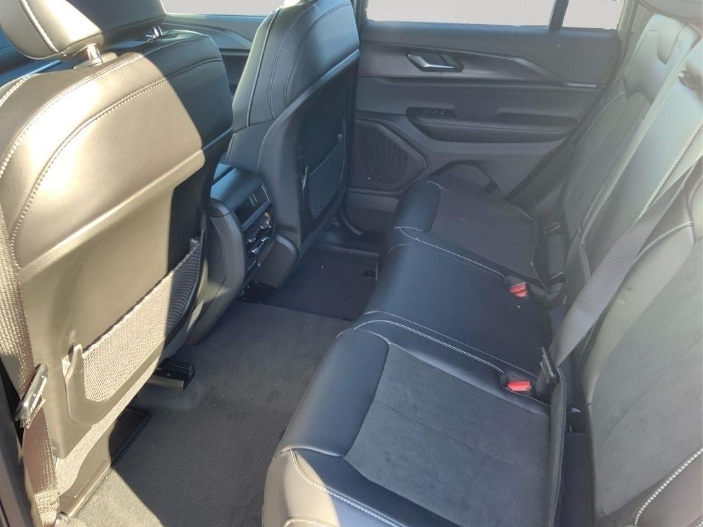 new 2025 Jeep Grand Cherokee car, priced at $40,370