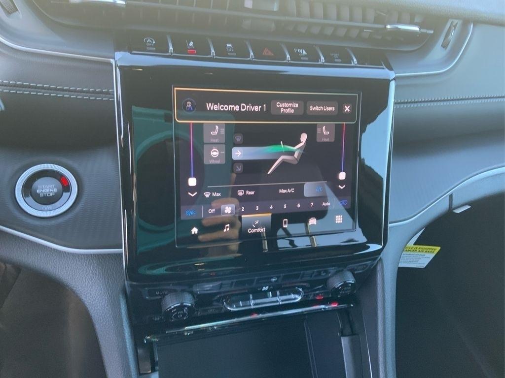 new 2025 Jeep Grand Cherokee car, priced at $40,370