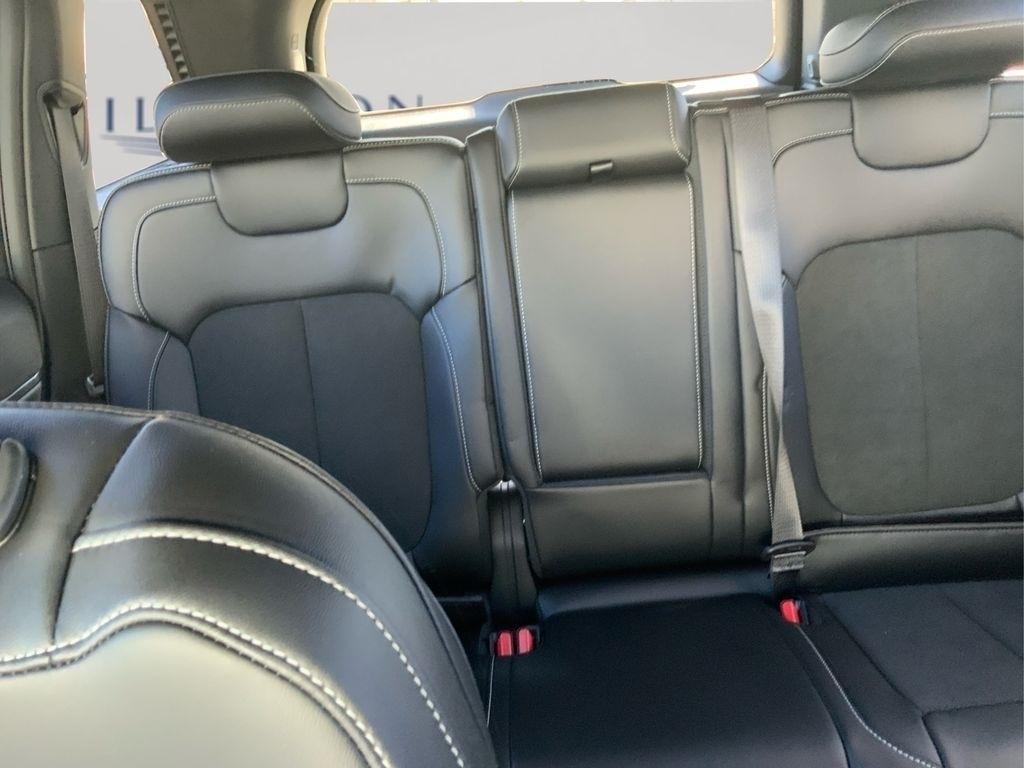 new 2025 Jeep Grand Cherokee car, priced at $40,370