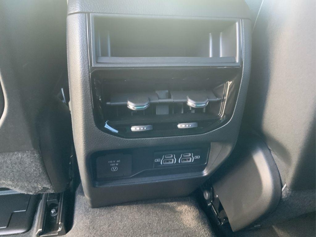 new 2025 Jeep Grand Cherokee car, priced at $40,370