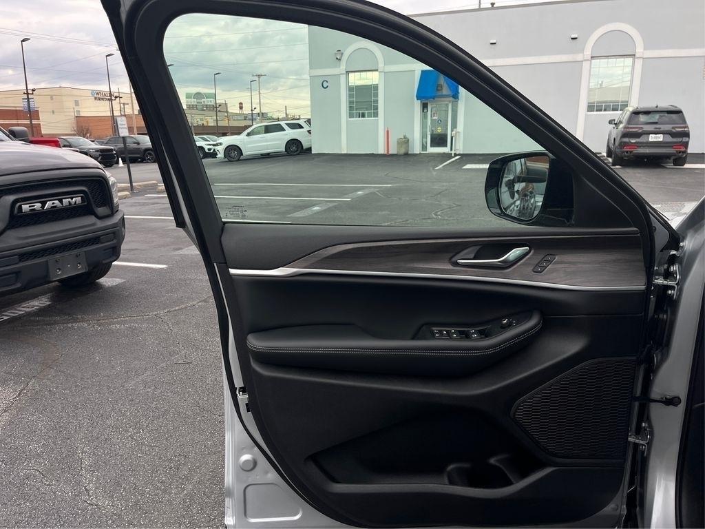 new 2025 Jeep Grand Cherokee L car, priced at $44,220