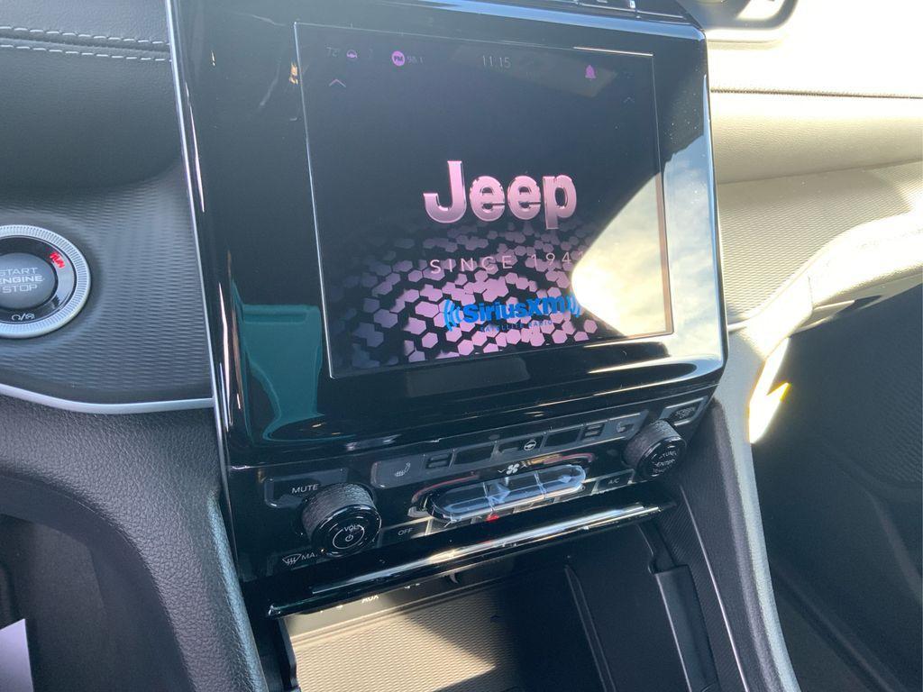 new 2025 Jeep Grand Cherokee car, priced at $39,375