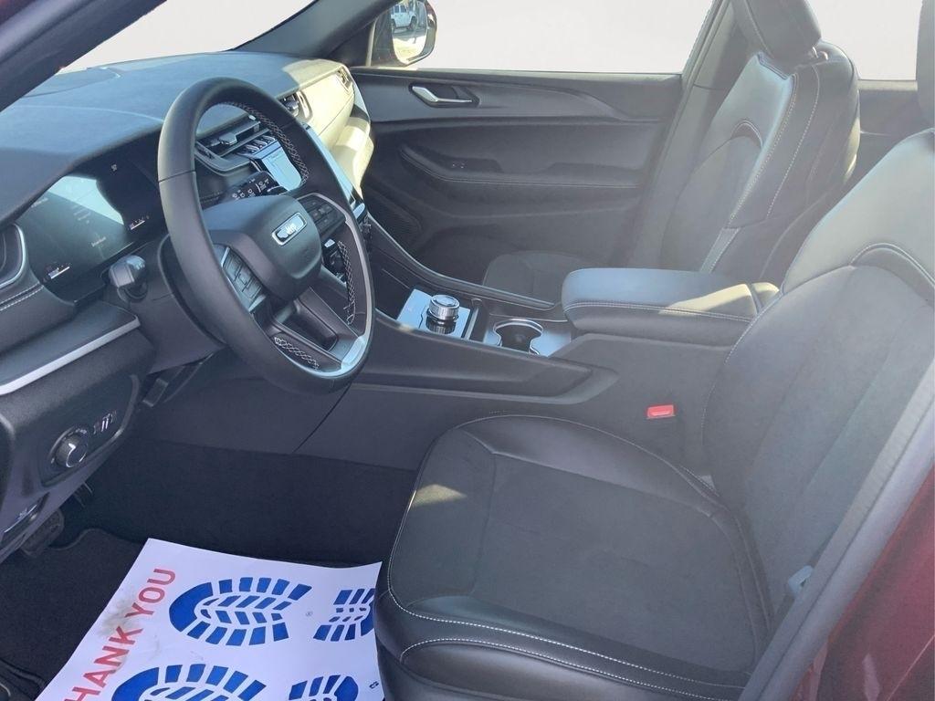 new 2025 Jeep Grand Cherokee car, priced at $37,375