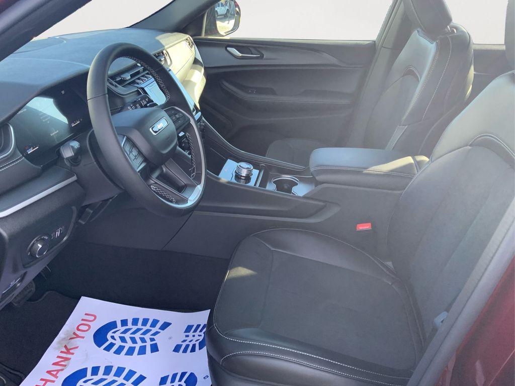 new 2025 Jeep Grand Cherokee car, priced at $39,375