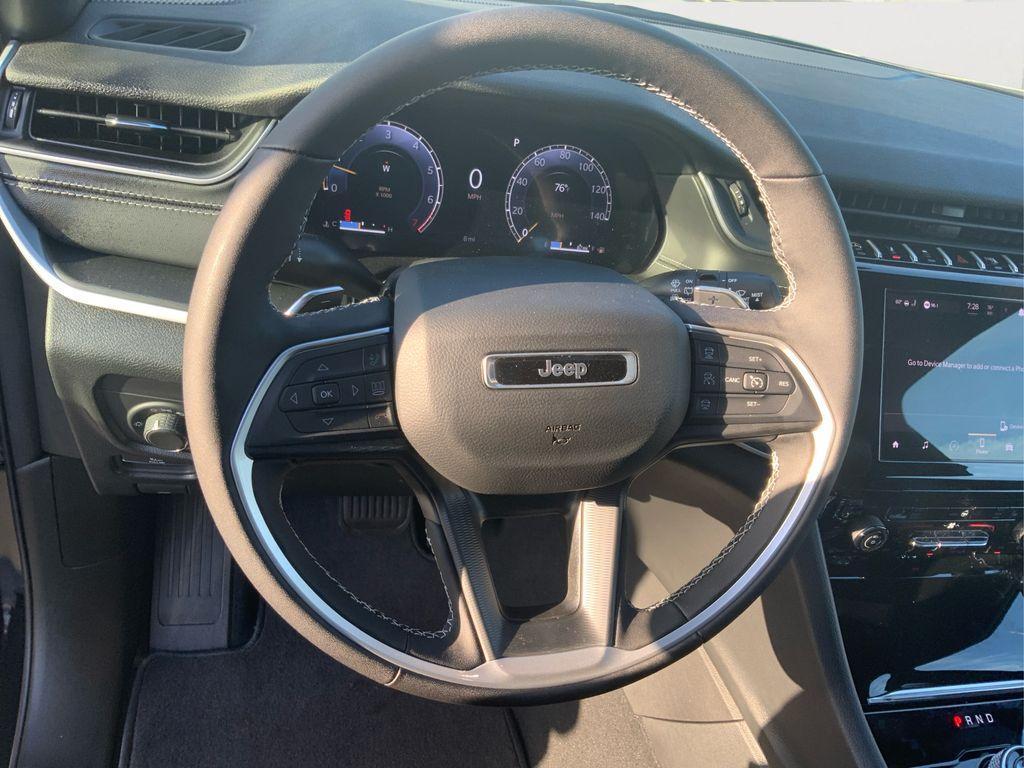 new 2025 Jeep Grand Cherokee car, priced at $38,375