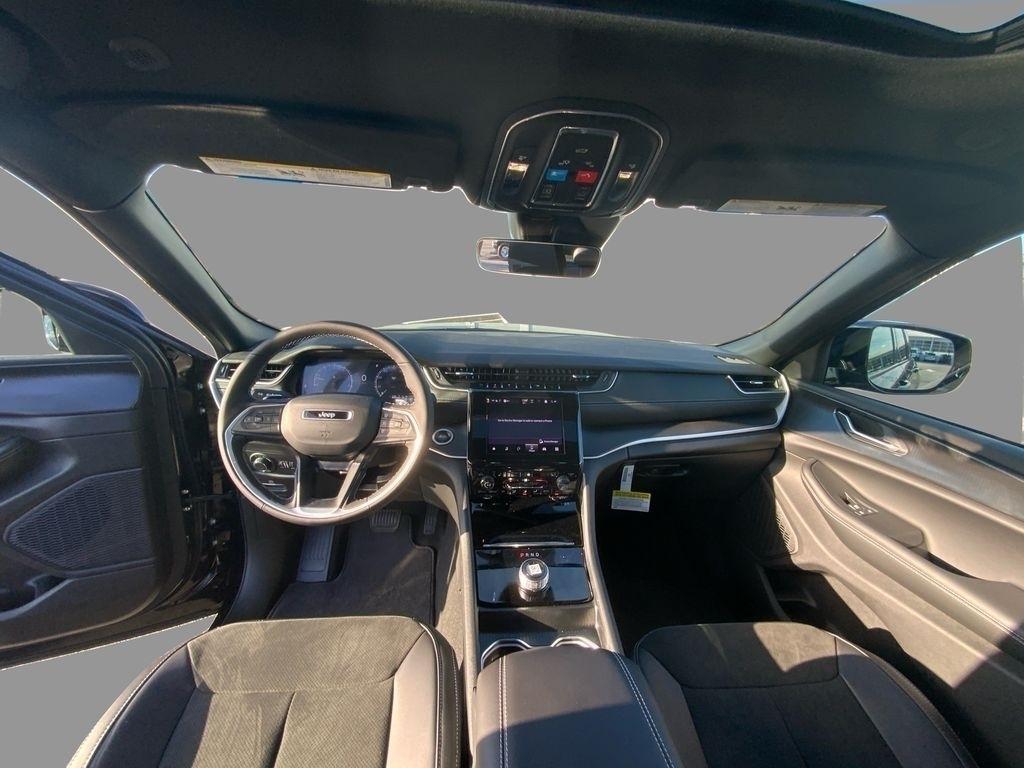 new 2025 Jeep Grand Cherokee car, priced at $36,875