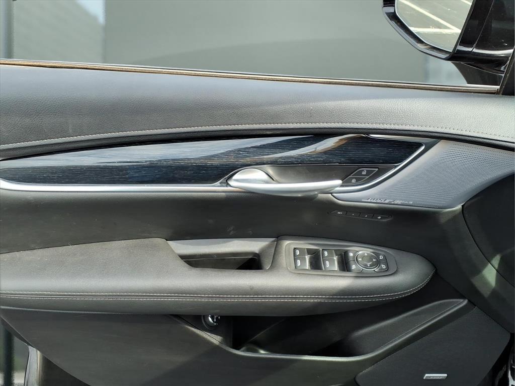 used 2025 Cadillac XT5 car, priced at $35,599