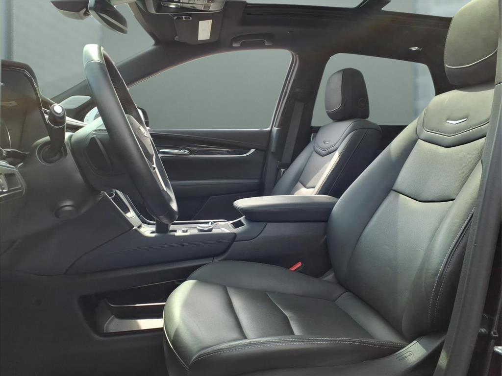 used 2025 Cadillac XT5 car, priced at $35,599