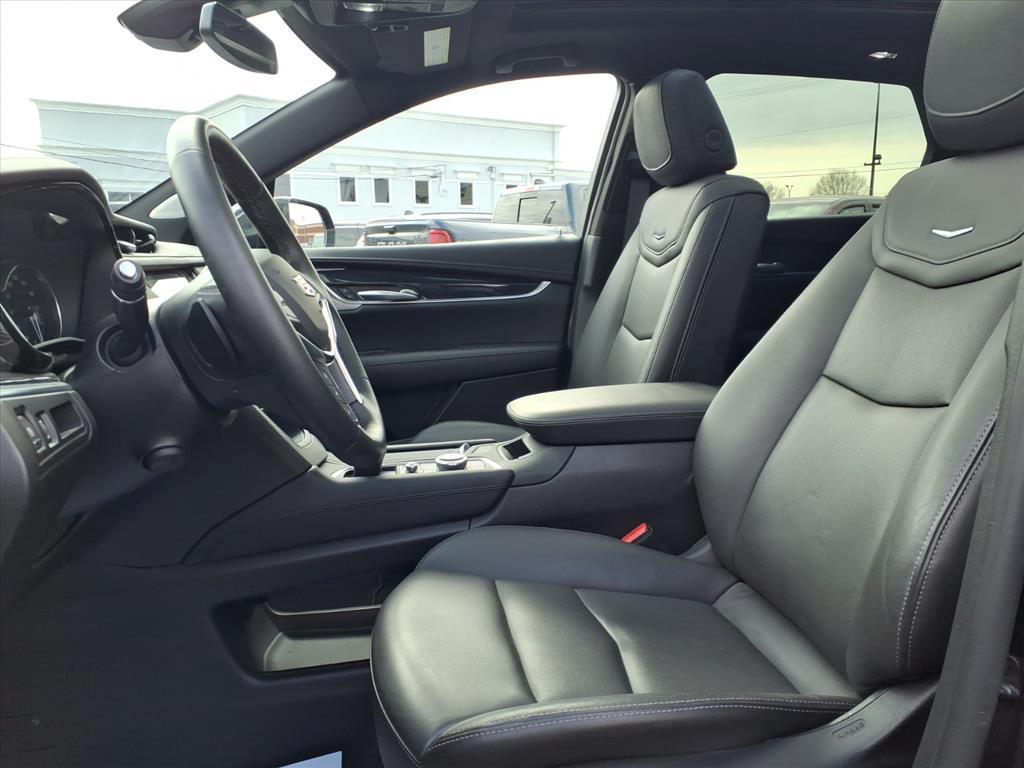 used 2025 Cadillac XT5 car, priced at $37,495