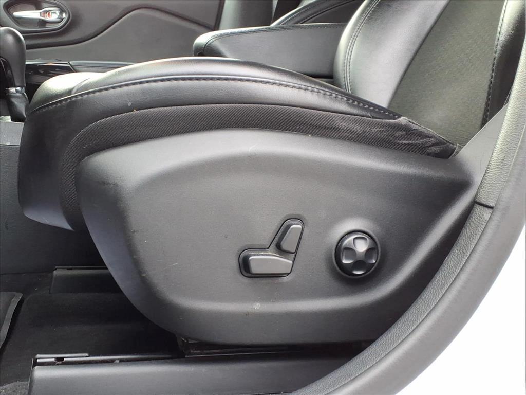 used 2020 Jeep Cherokee car, priced at $11,995