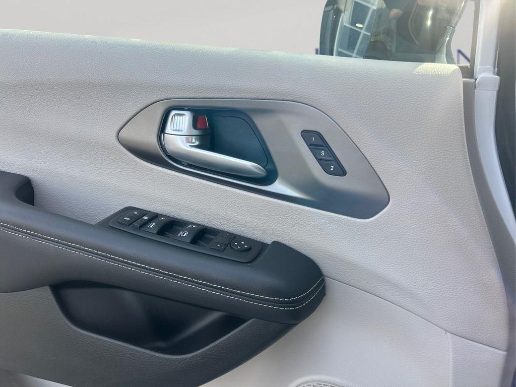 used 2024 Chrysler Pacifica car, priced at $23,995