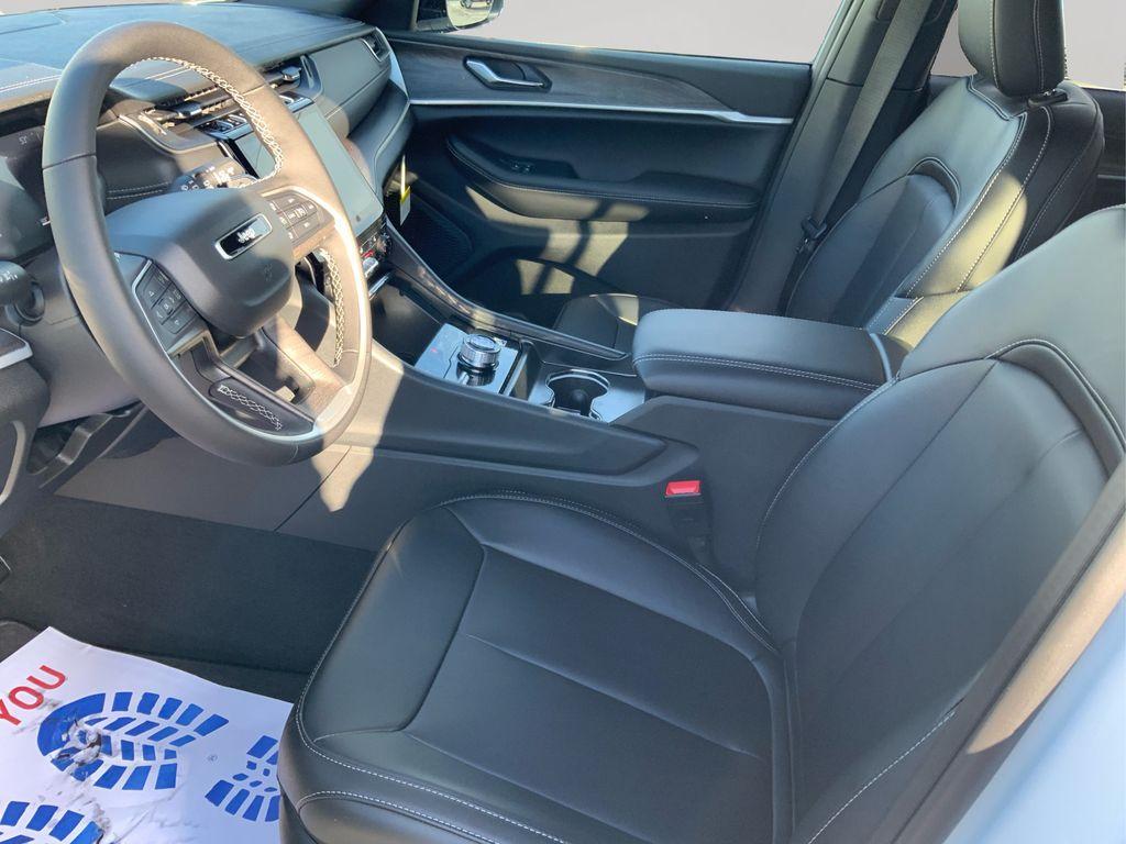 new 2025 Jeep Grand Cherokee car, priced at $43,640