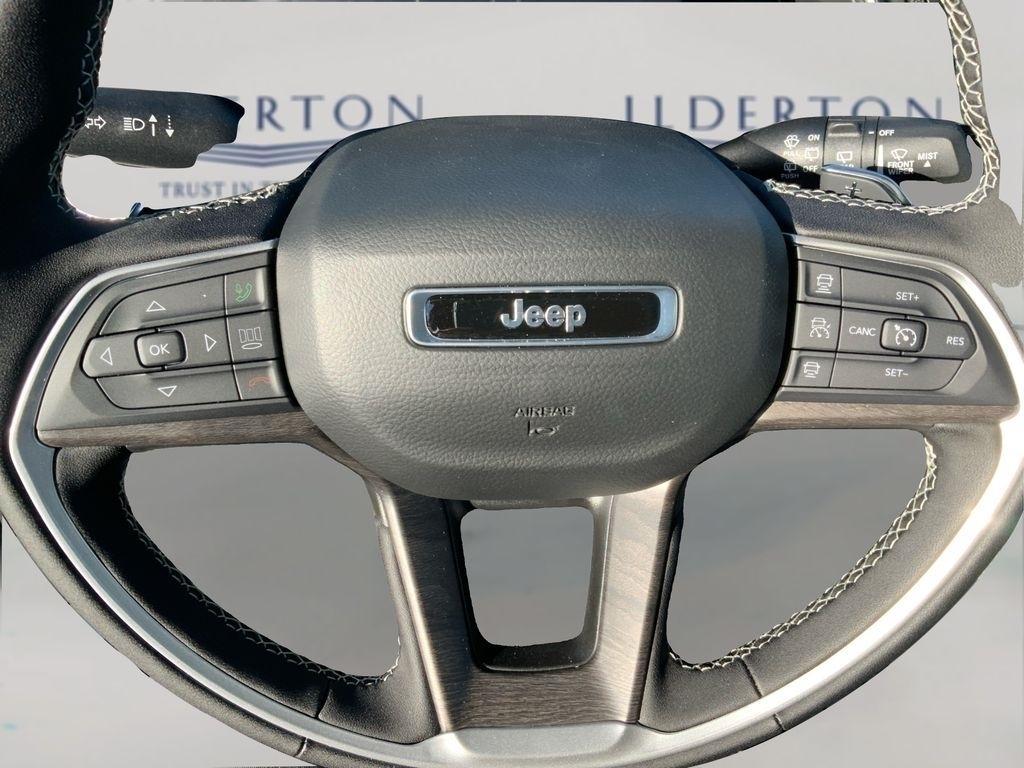 new 2025 Jeep Grand Cherokee car, priced at $45,140