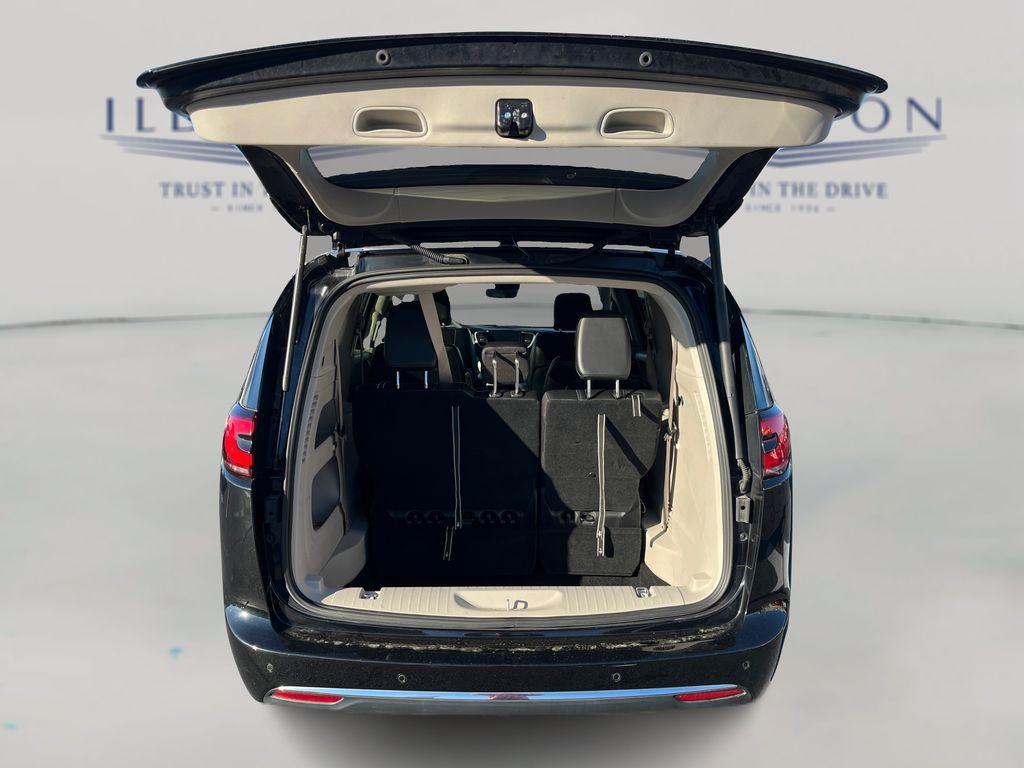 used 2024 Chrysler Pacifica car, priced at $25,300