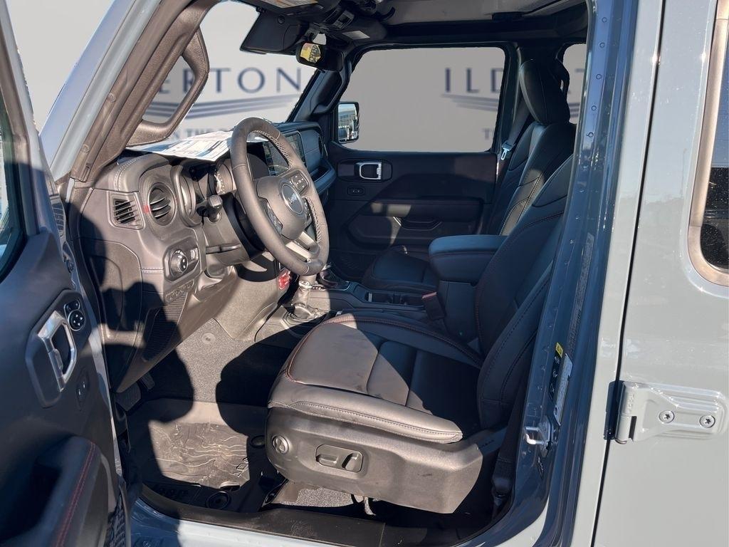 new 2025 Jeep Gladiator car, priced at $49,090