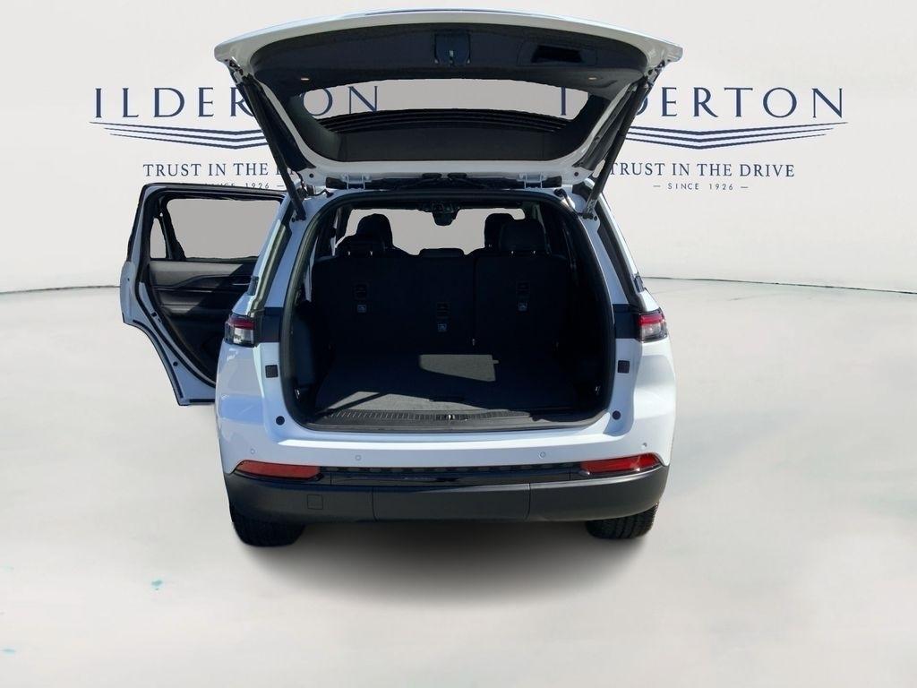 new 2025 Jeep Grand Cherokee car, priced at $38,280