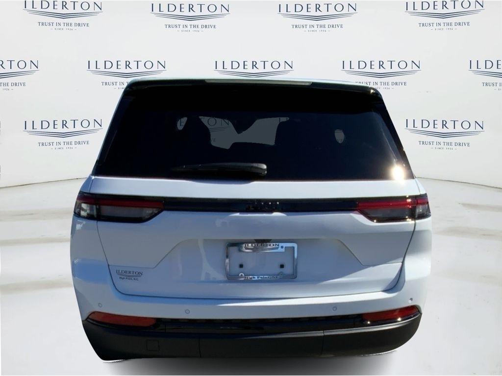 new 2025 Jeep Grand Cherokee car, priced at $38,280