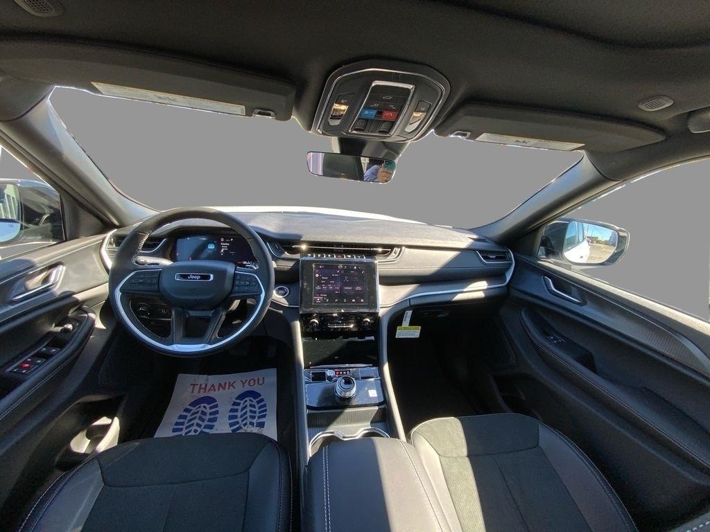 new 2025 Jeep Grand Cherokee car, priced at $38,280