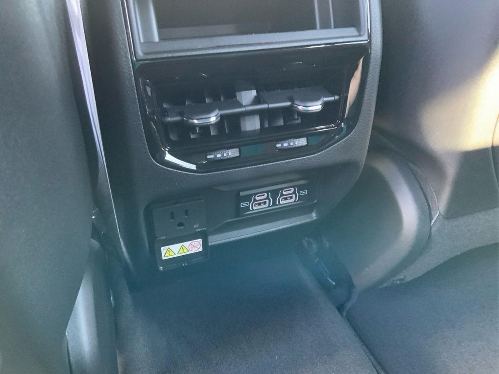 new 2025 Jeep Grand Cherokee car, priced at $37,780