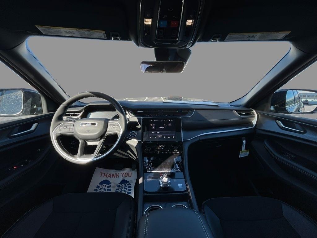 new 2025 Jeep Grand Cherokee car, priced at $39,870