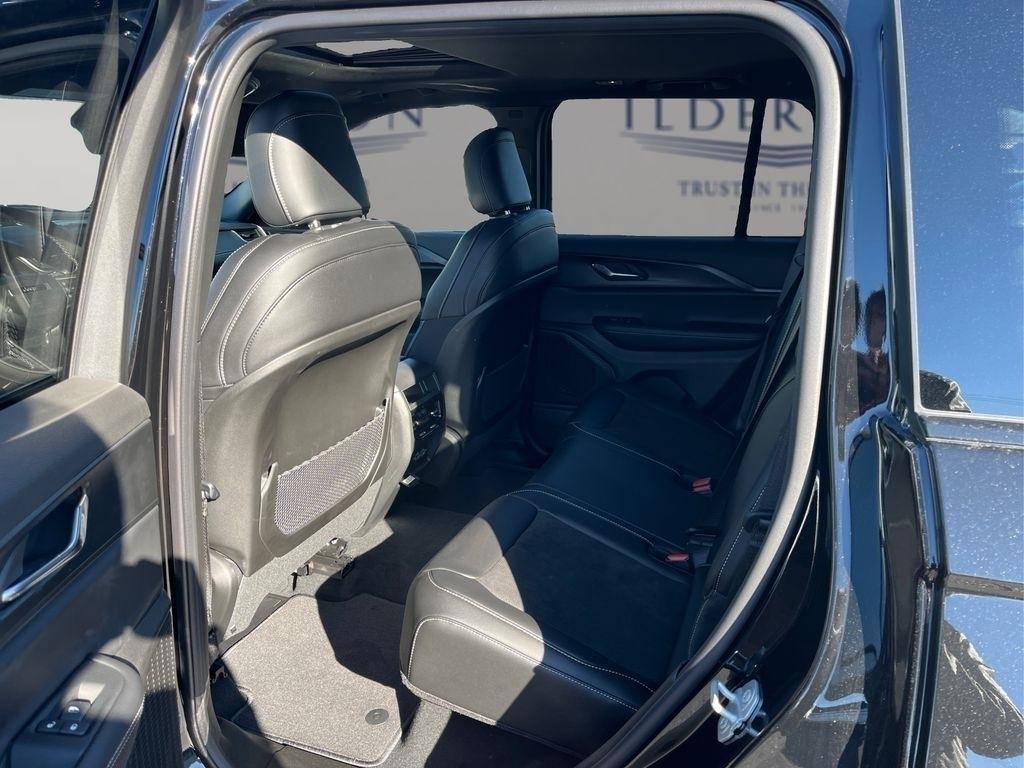 new 2025 Jeep Grand Cherokee car, priced at $39,870