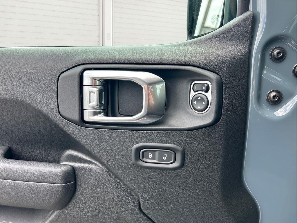 new 2025 Jeep Gladiator car, priced at $39,635