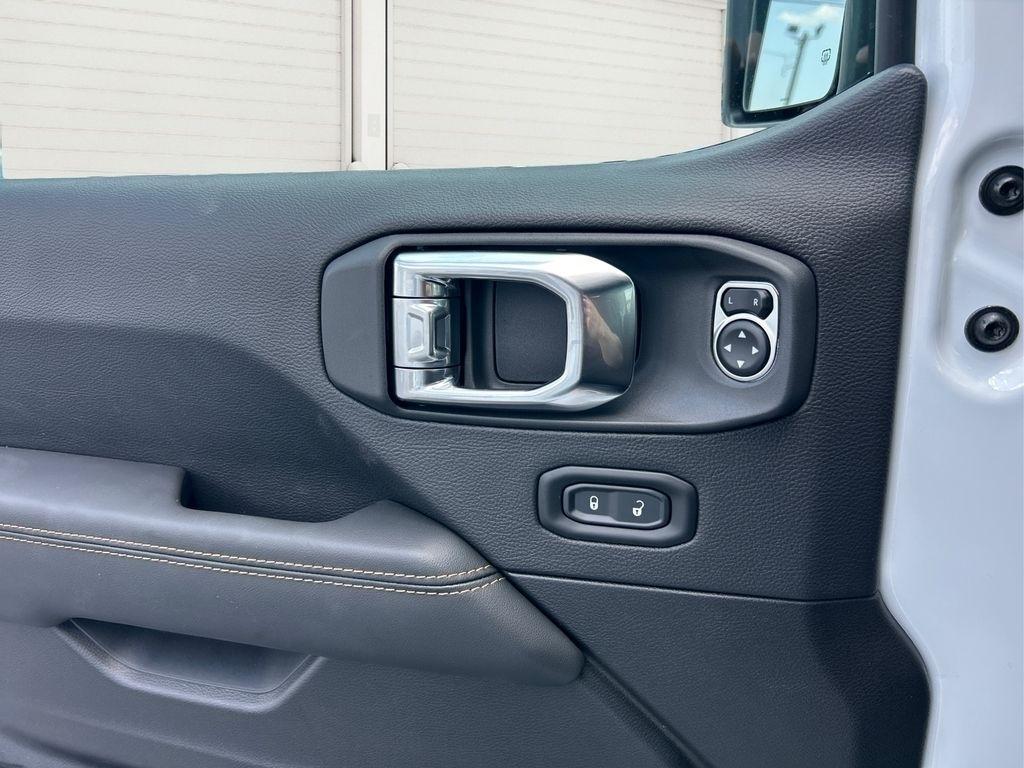 new 2025 Jeep Wrangler car, priced at $48,025