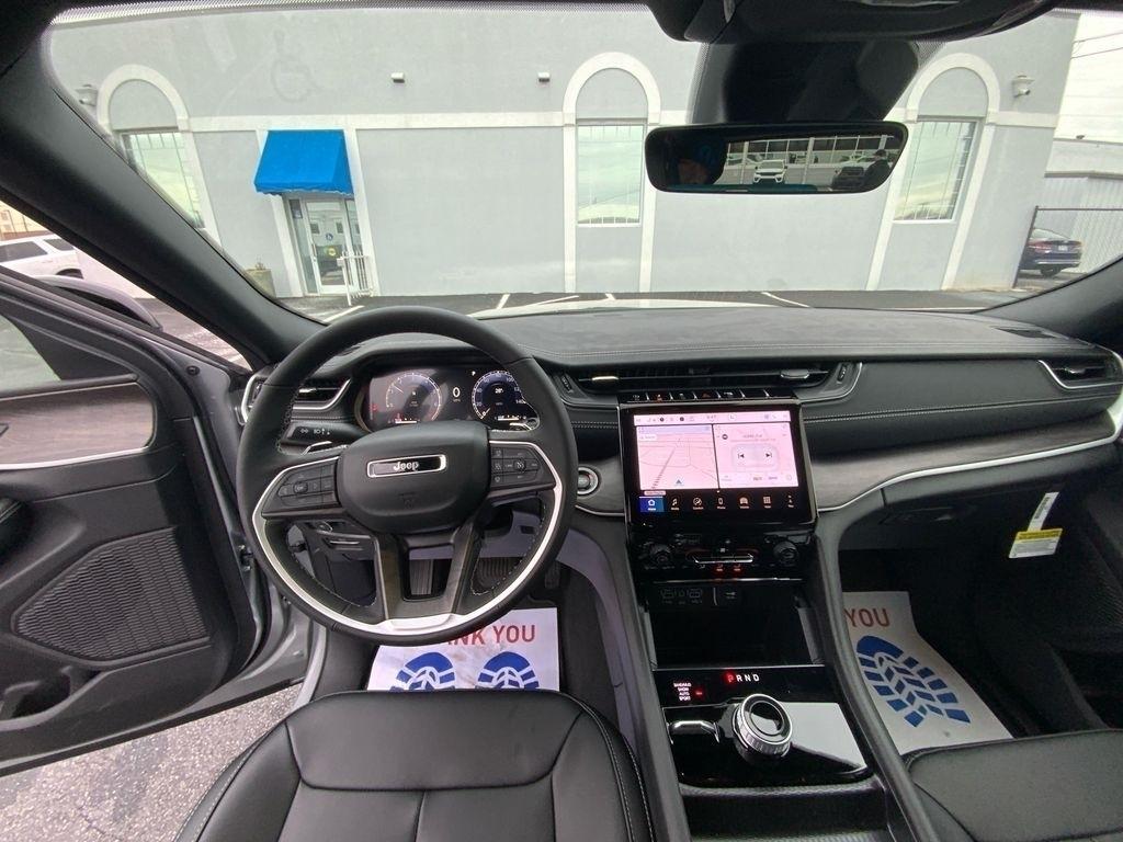 new 2025 Jeep Grand Cherokee car, priced at $42,220