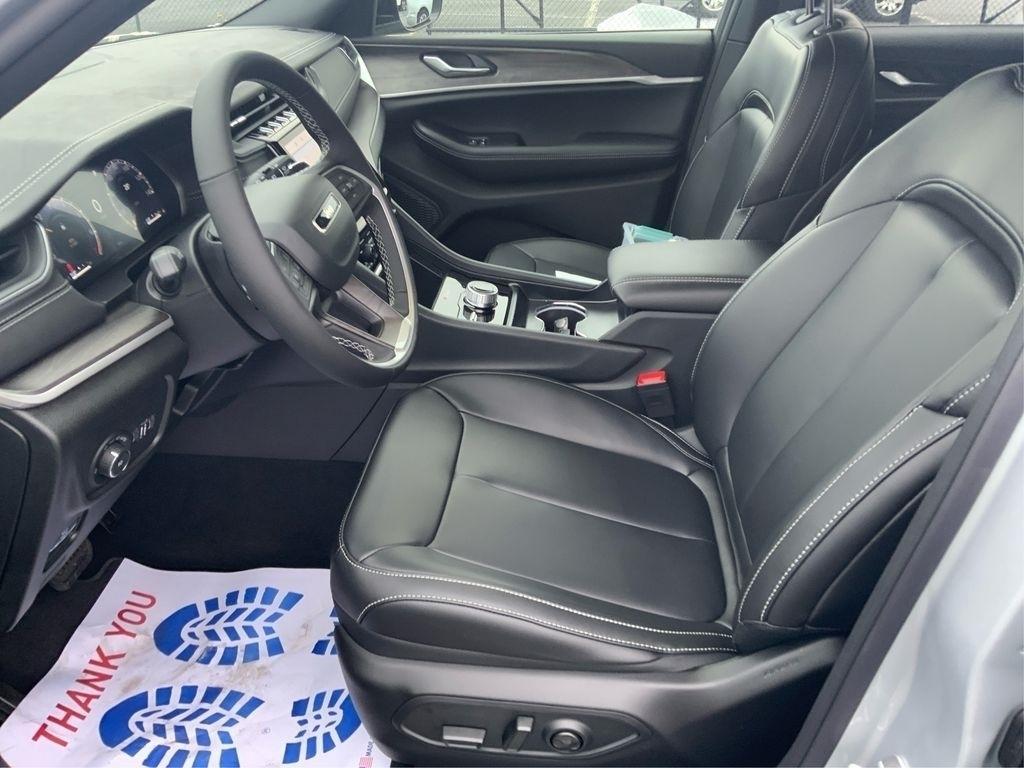 new 2025 Jeep Grand Cherokee car, priced at $42,220