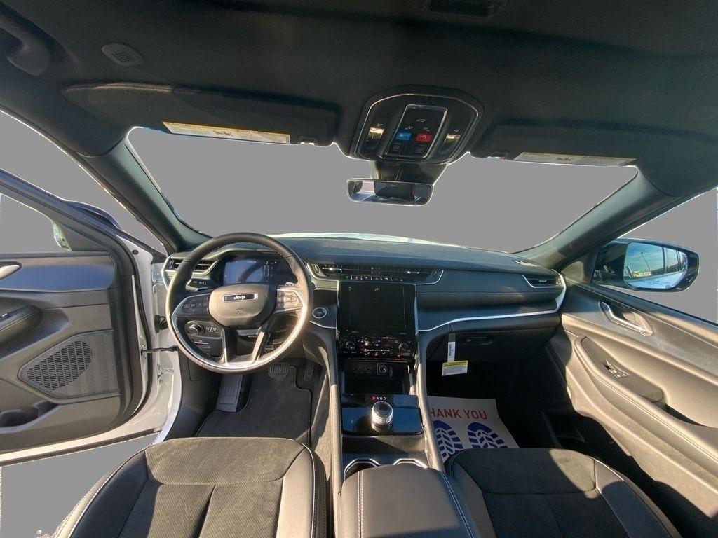 new 2025 Jeep Grand Cherokee car, priced at $37,275